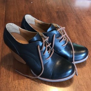 Korks Black and Tan Heels